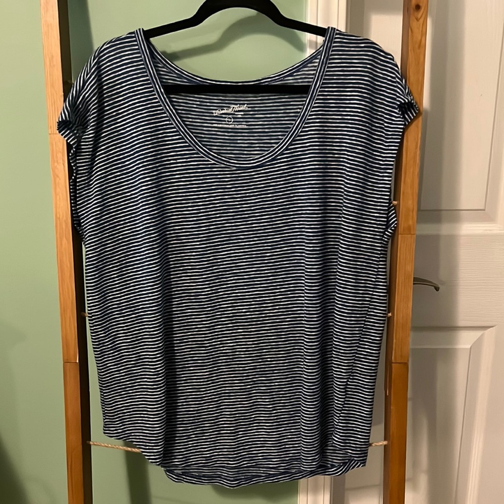 UNIVERSAL THREAD white/blue striped top